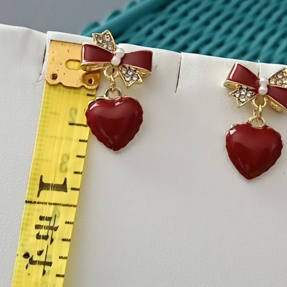 New Post Heart Earrings - Picture 4 of 4